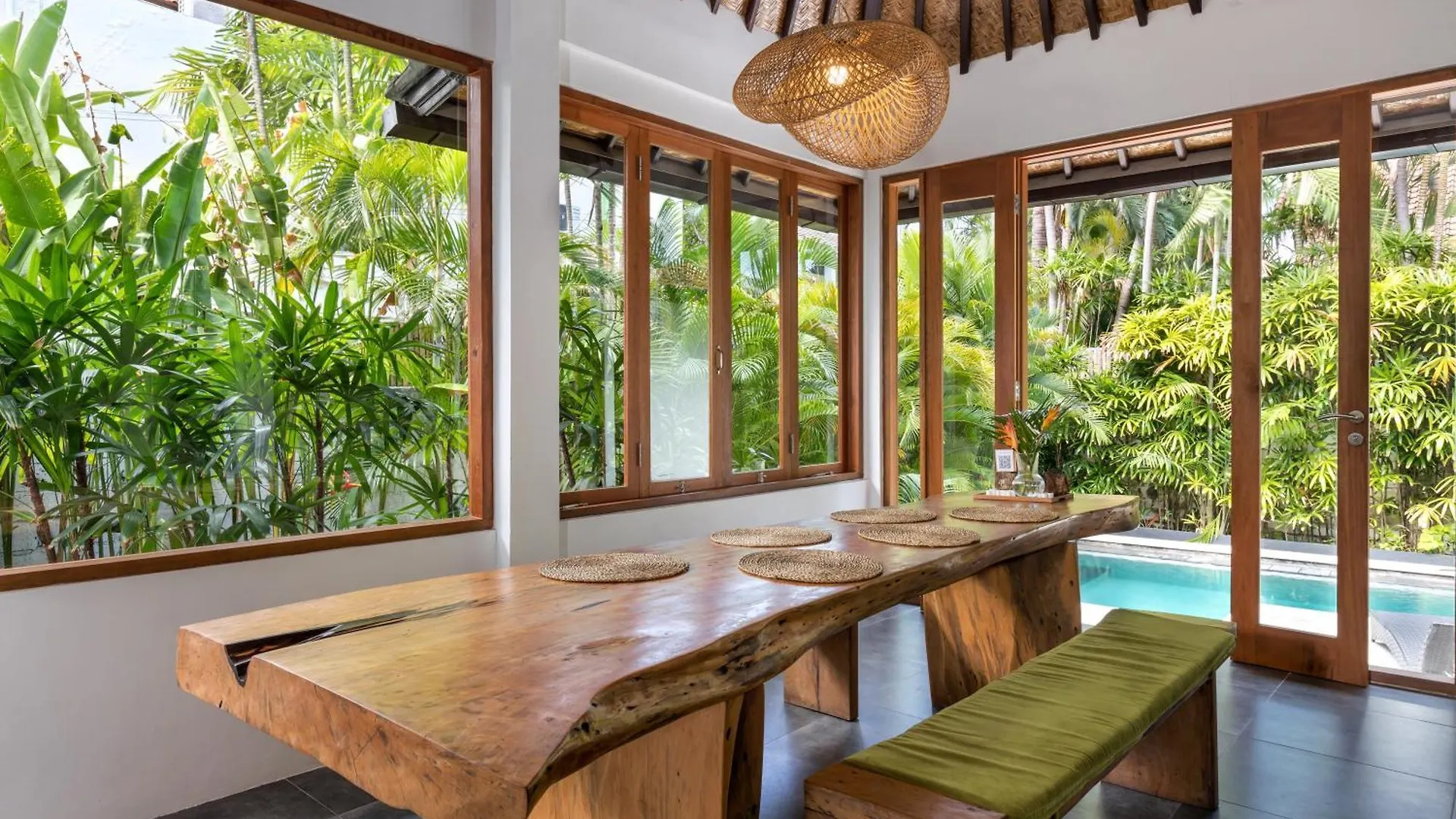 Unicorn Shelter Villa Seminyak Indonesien