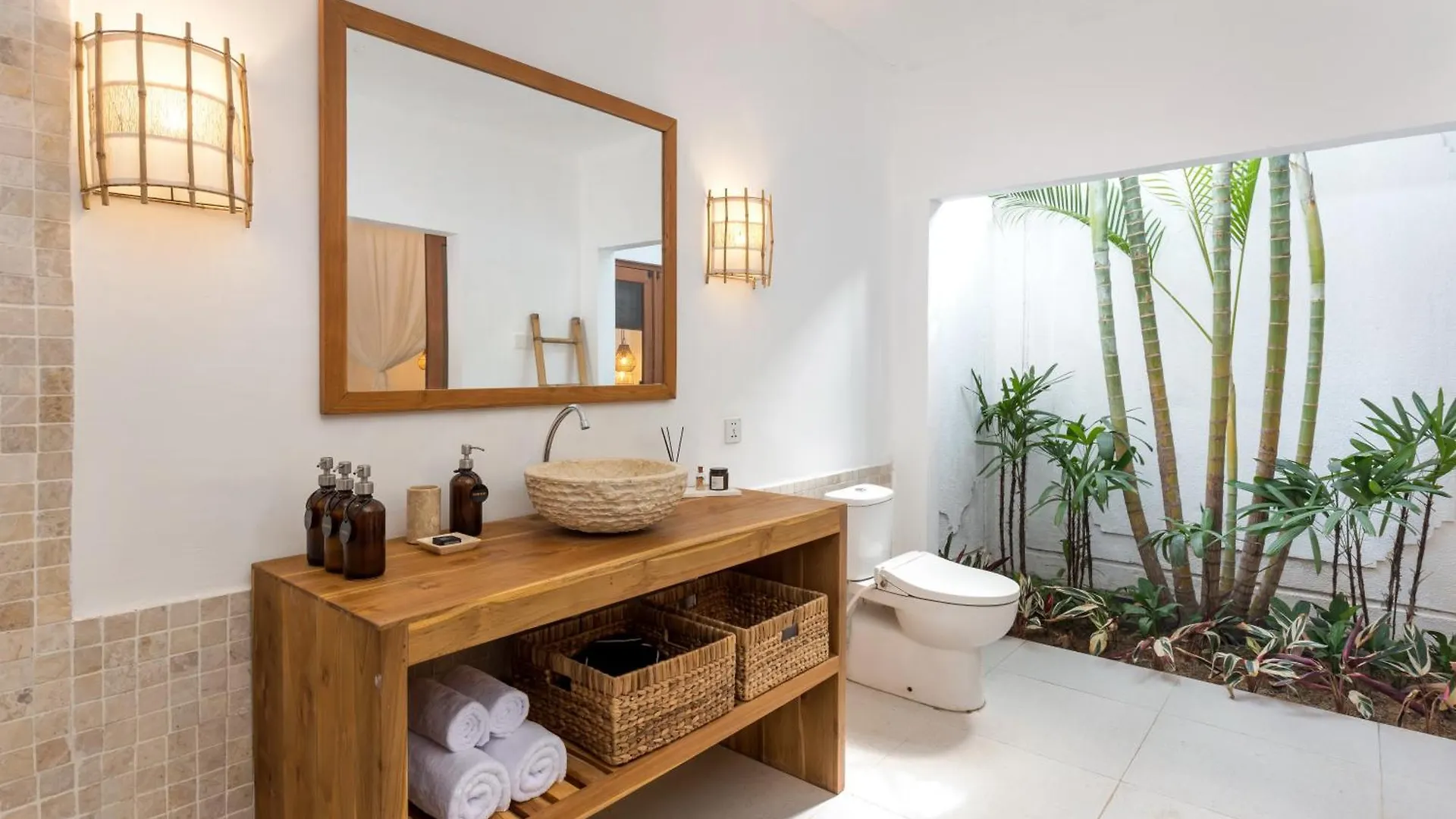 Unicorn Shelter Villa Seminyak 0*,