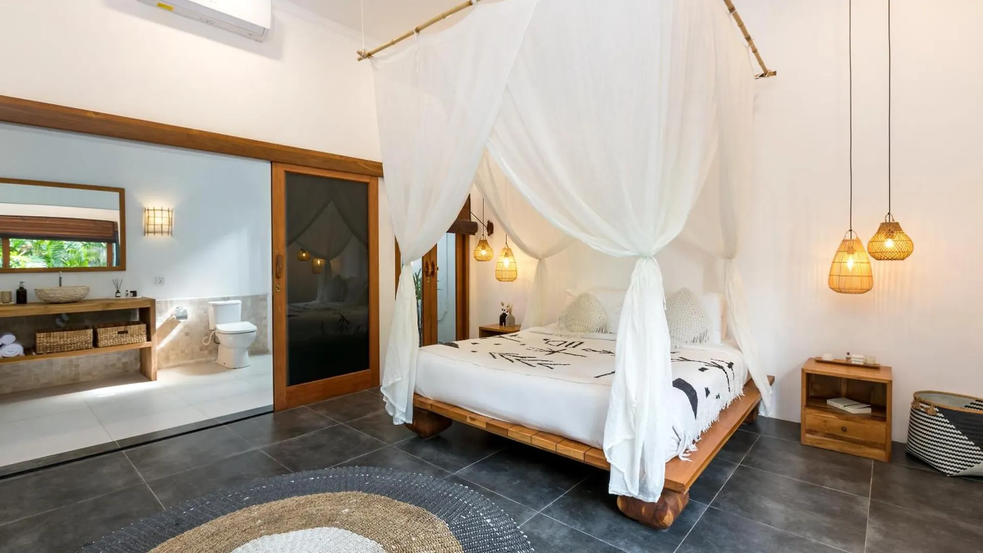 Unicorn Shelter Villa Seminyak